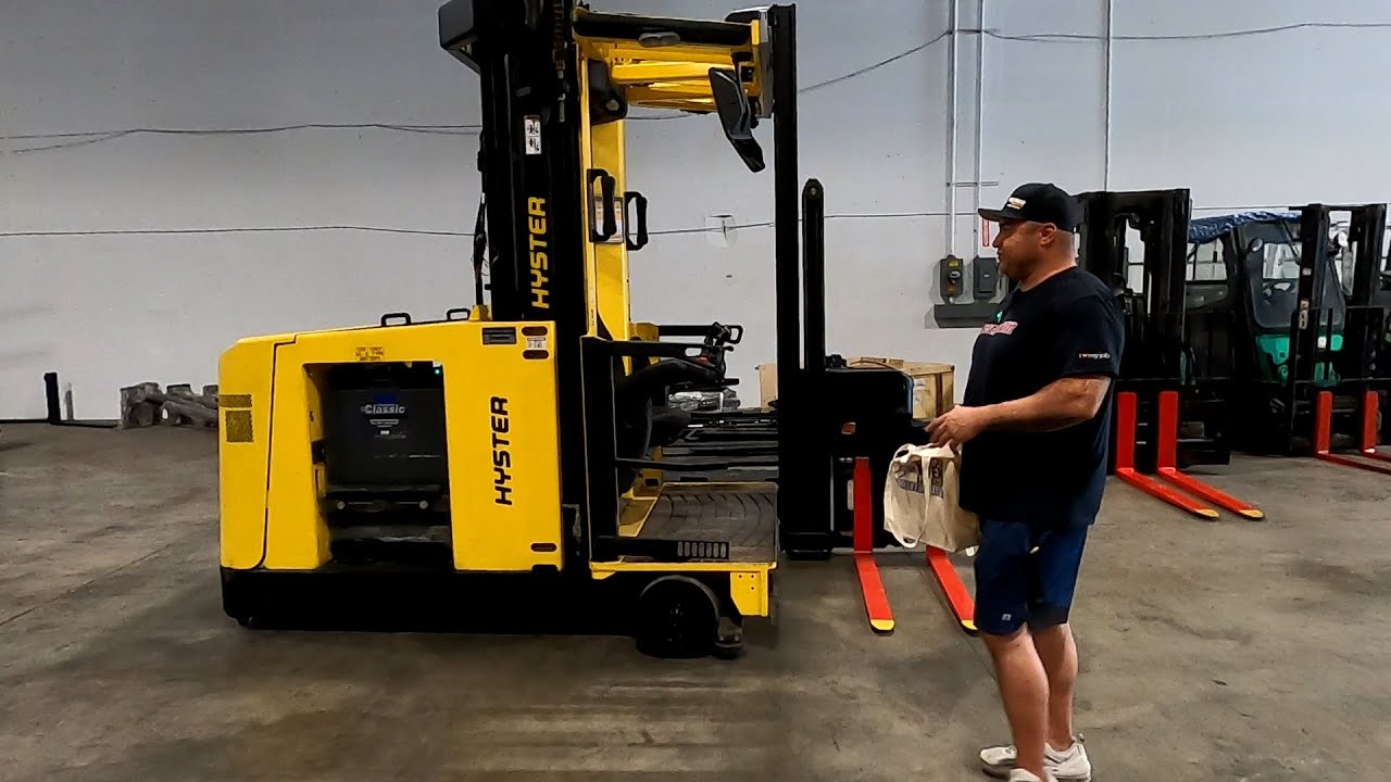 HYSTER  V30ZMU 3,000lb Electric #034P -Turret Truck for Sale