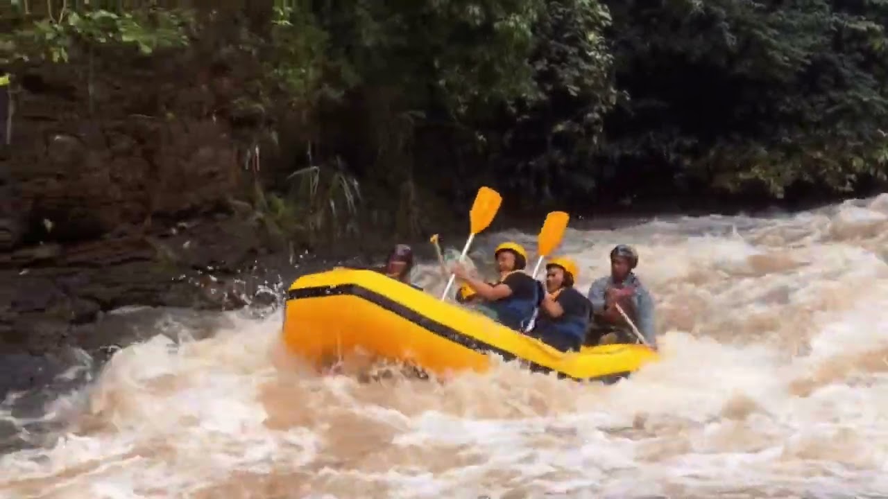 Biar liburan kamu nggak gitu-gitu aja, cobain rafting sekarang 🌊