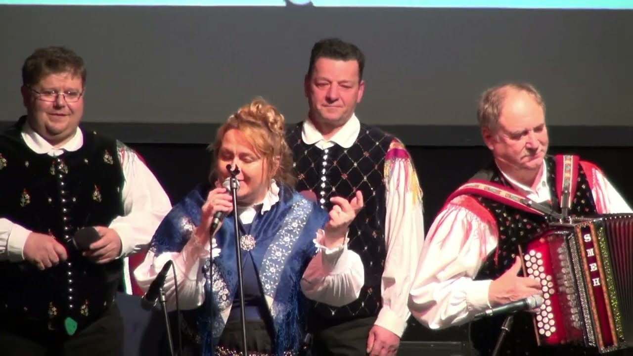 Ansambel Franca Ocvirka in vokalisti ans. Jarica - Minili sta že leti dve (v živo)