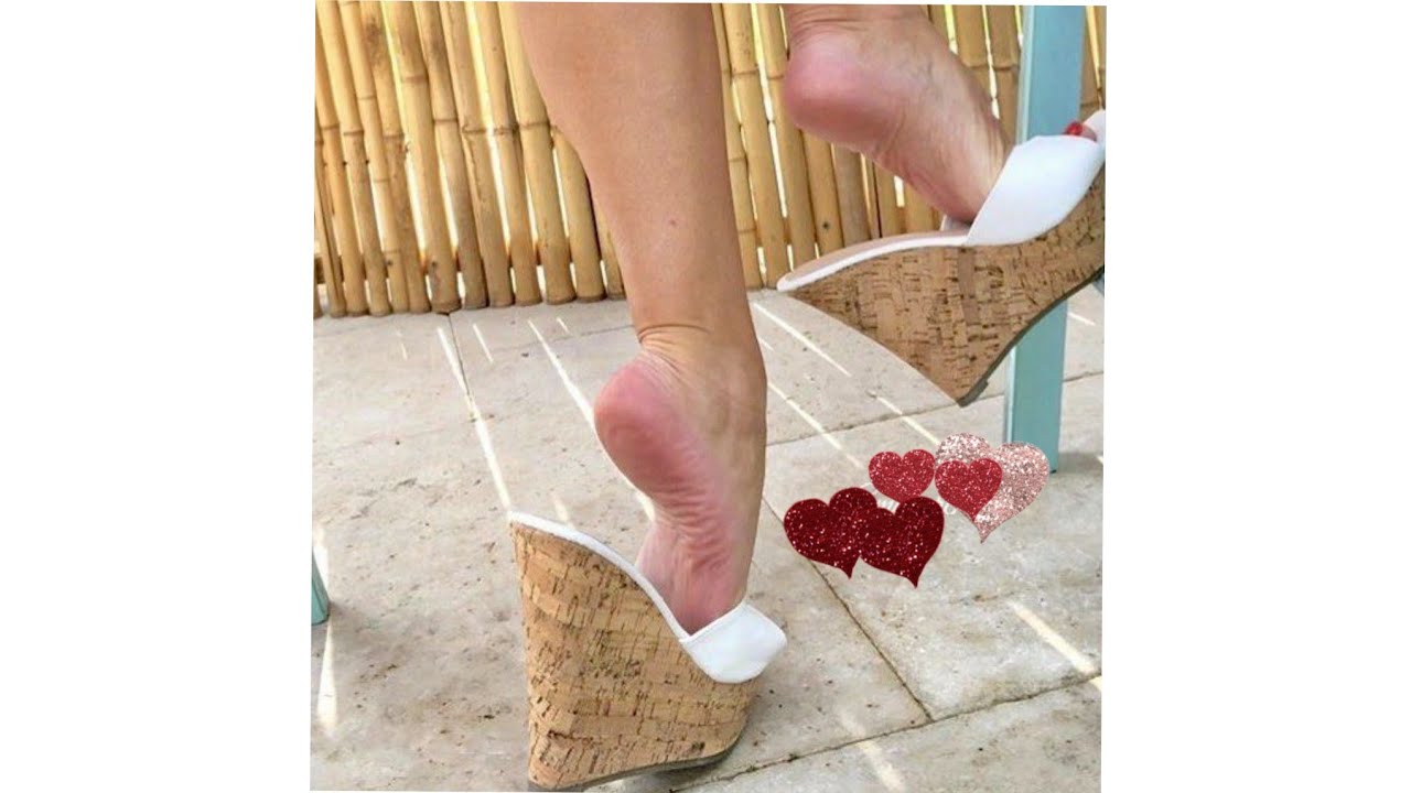 Very impressive and classy collection of wooden wedge heel mule sandals #wedgesandals #wedgeheels.