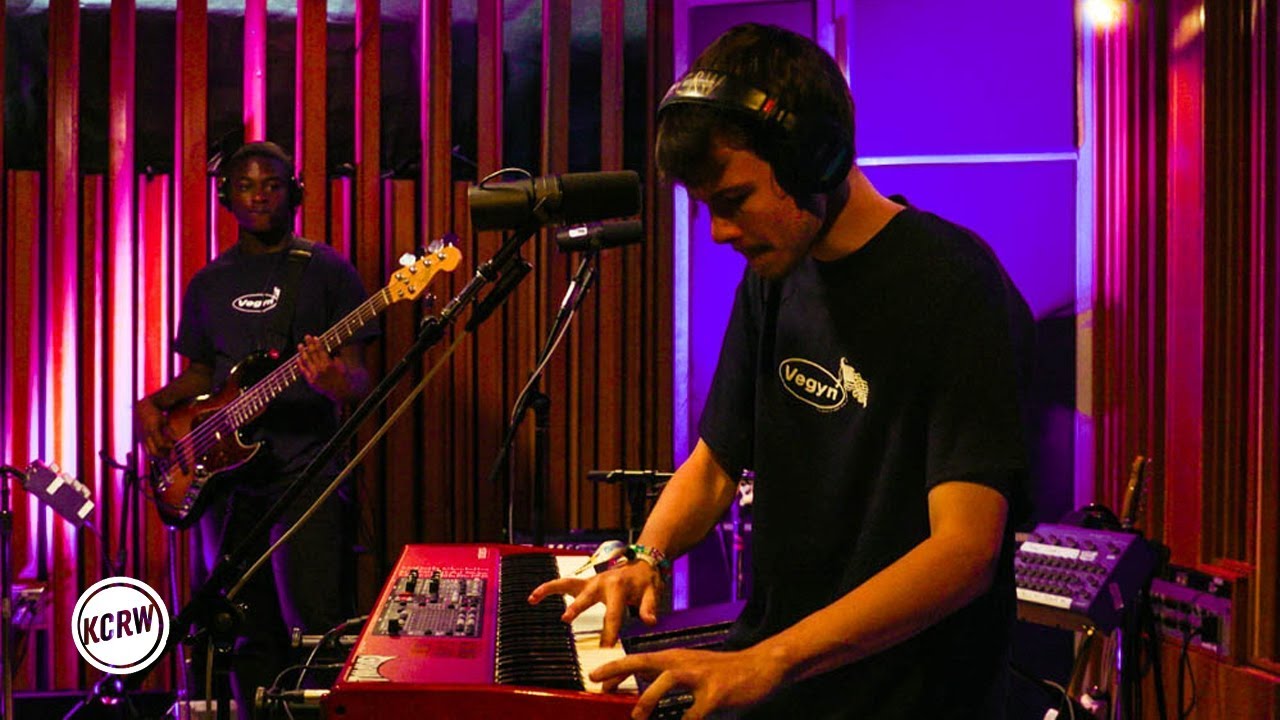 Rex Orange County performing 
