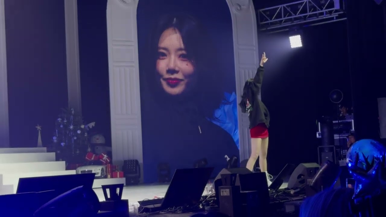 241224 Dreamcatcher - Silent Night 4k60 fancam [7 Doors of Christmas] in Seoul