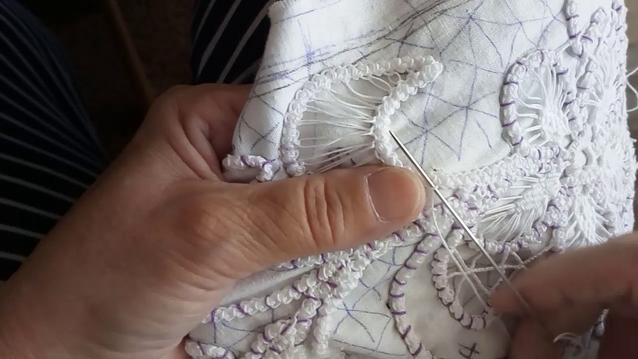 Tanuljuk a zsinórcsipkét, kétoldalas sűrű levélkitöltés.