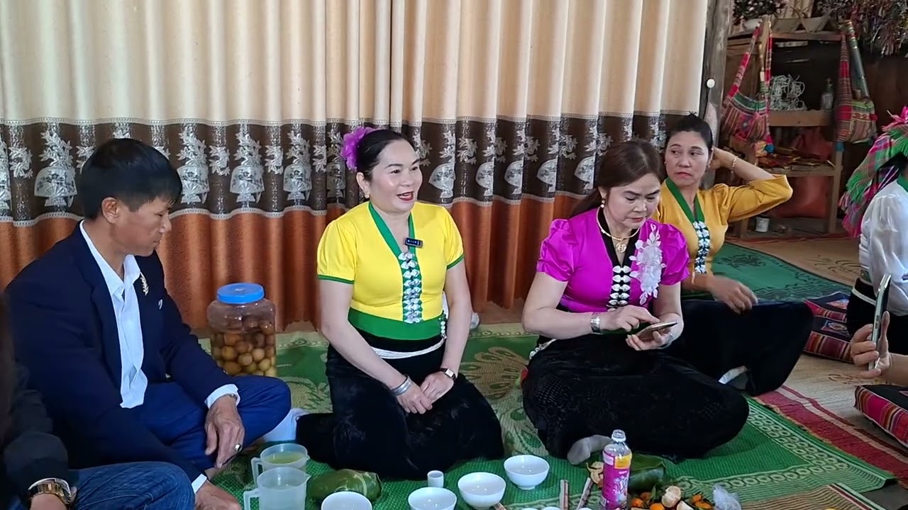 Hát tại nhà anh toan en tú lệ 