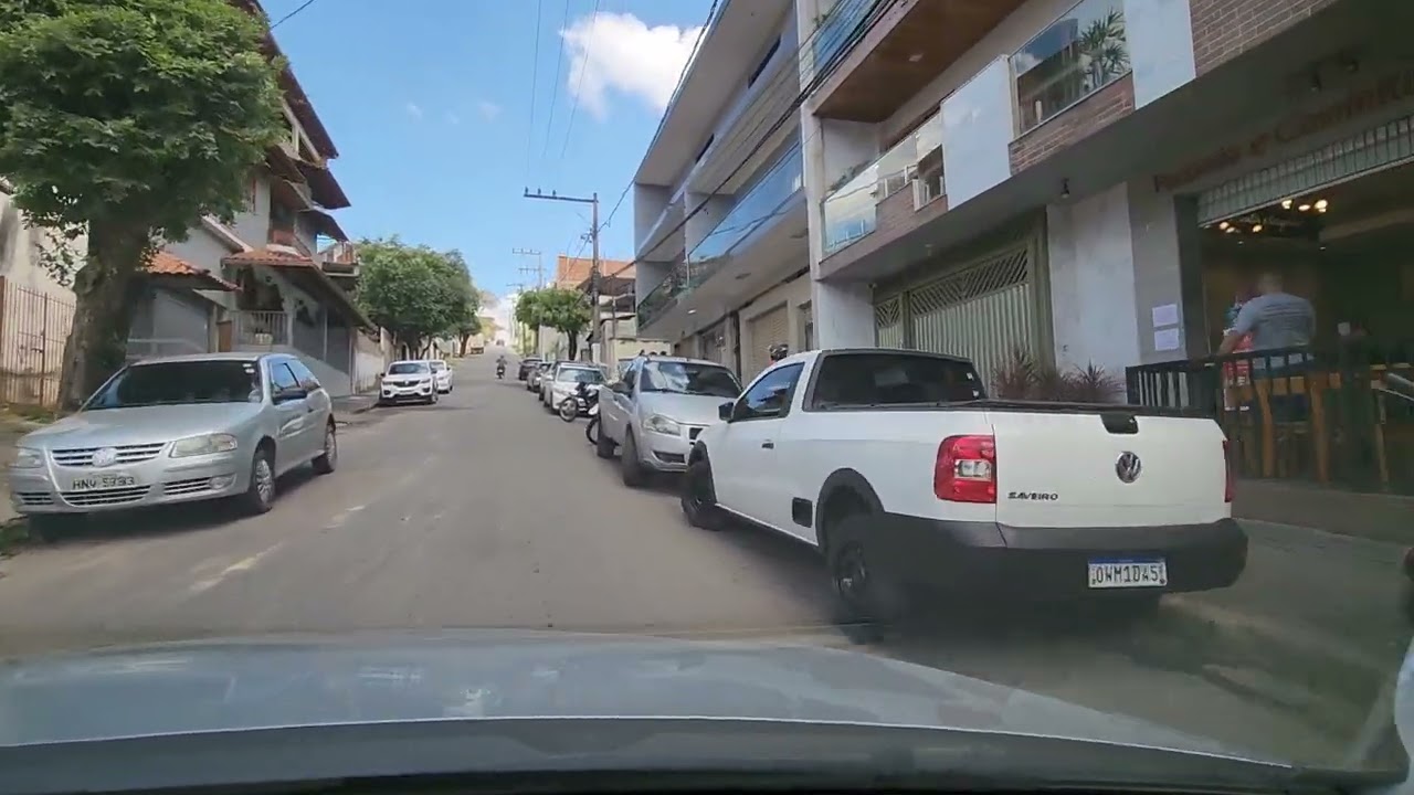 Andando por ruas asfaltadas em Cataguases