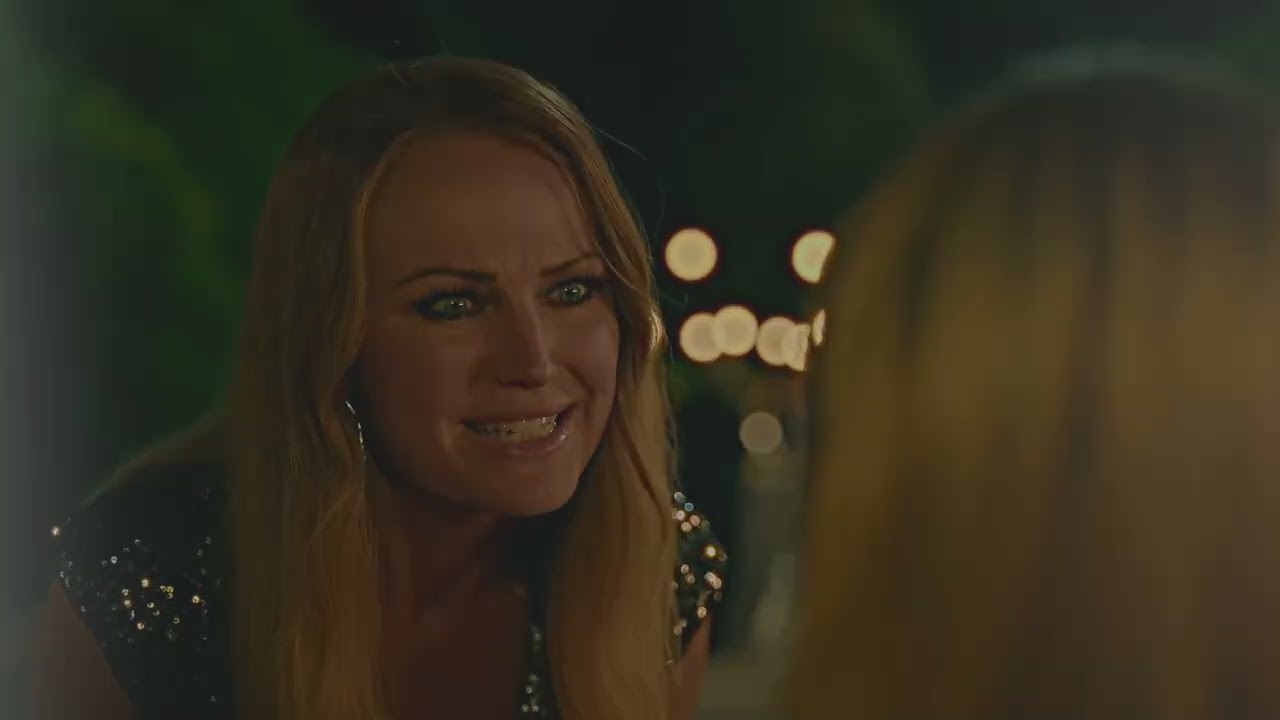 Sophie & Margo : ass back home
