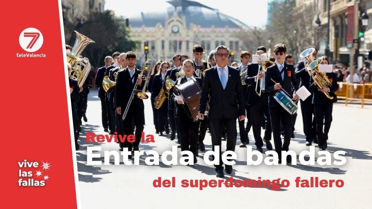 Así se ha vivido la Entrada de Bandas en la plaza del Ayuntamiento