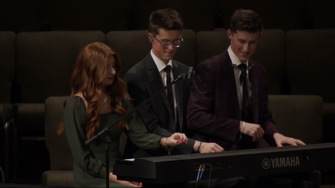 The Mylon Hayes Family - Piano Trio Christmas Medley