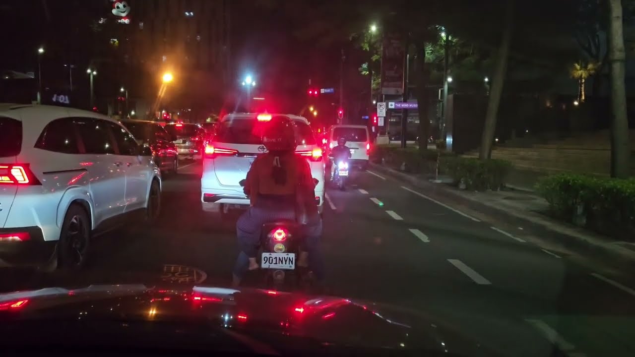 Philippines car ride: BGC 