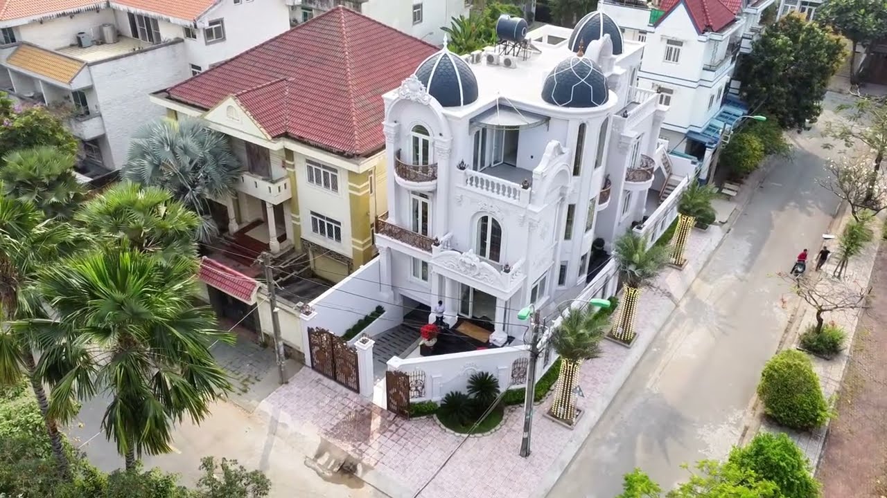 Full video Biệt Thự Tên Lửa, 2 Mặt Tiền, Có Hầm, Công Viên, Gần Siêu Thị Aeon