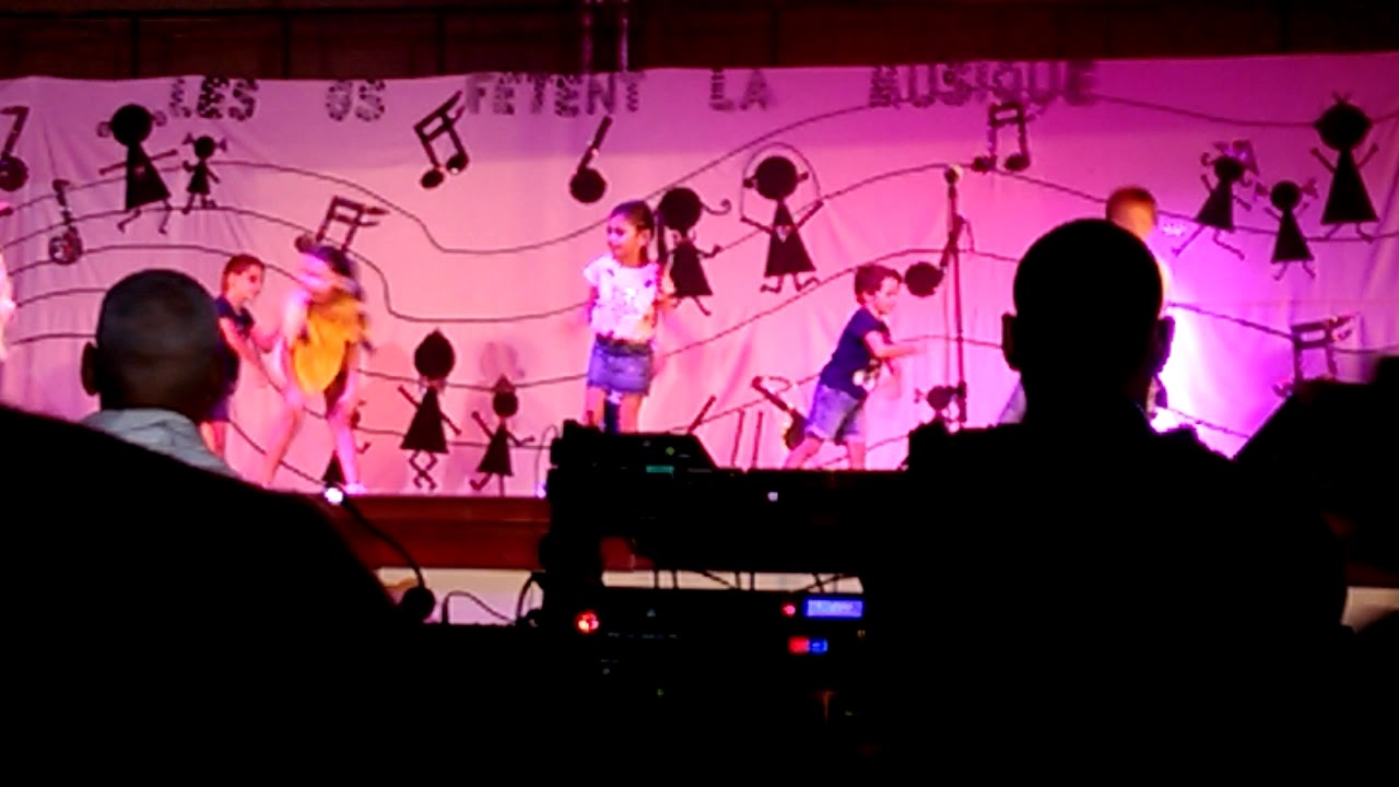 Spectacle a l école du nord (île Maurice) partie1