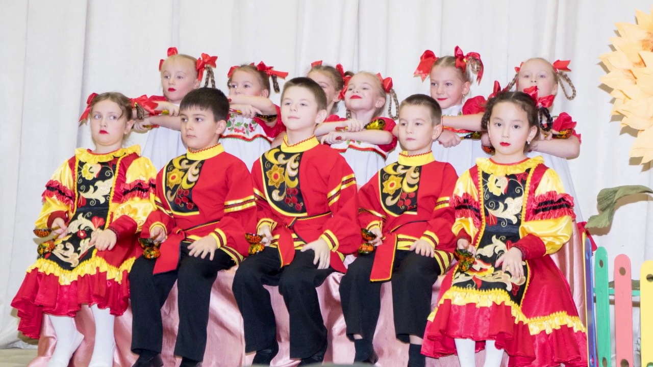 Выступление ансамбля ложкарей 