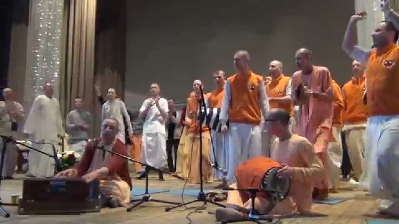 Е.С. Ниранджана Свами - Киртан 2 (даже пол на сцене начал двигаться!!!) - Москва - 19.04.2015