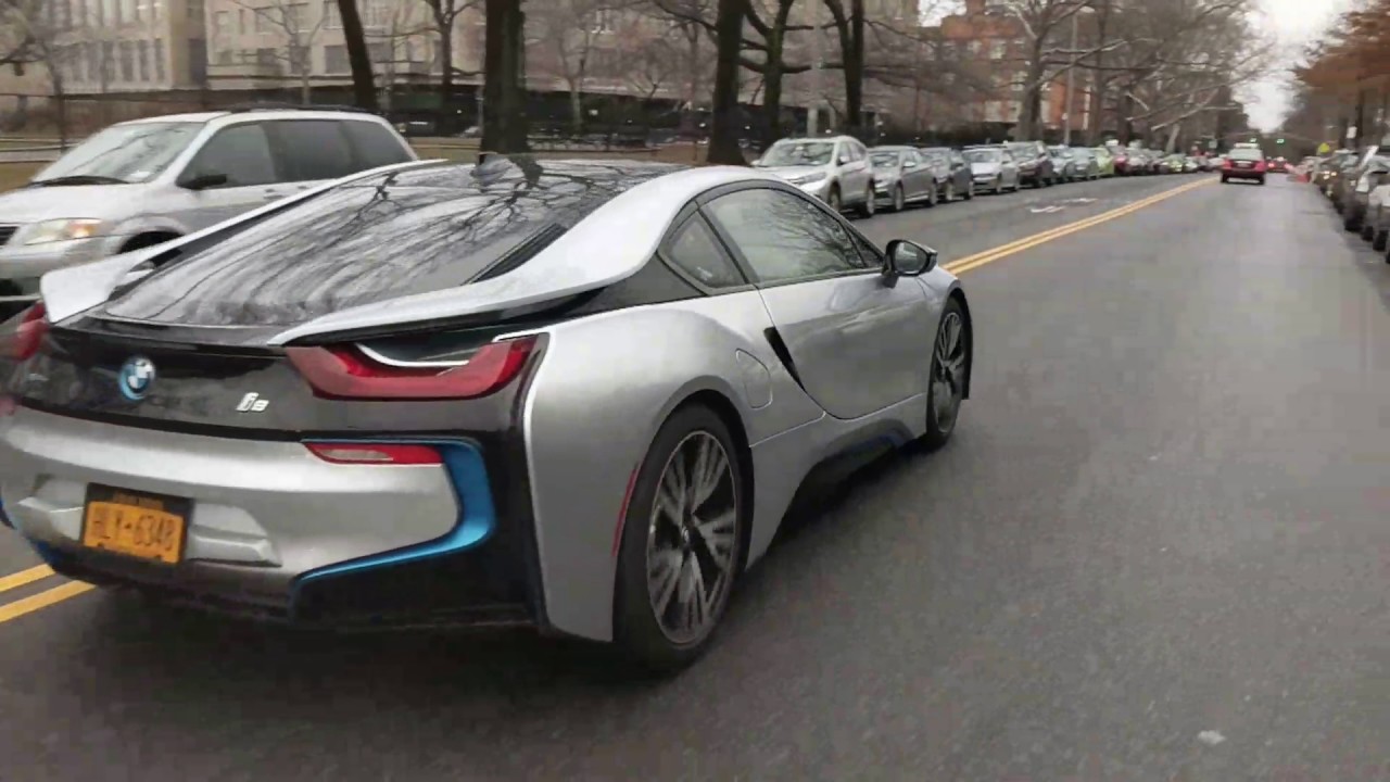 BMW i8 vs Inmotion V8
