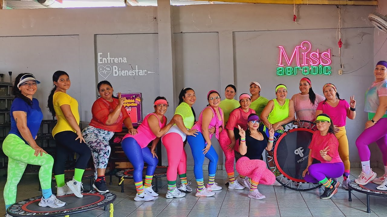 Pobre Secretaría - 80's Jumping Fitness #missaerobic 