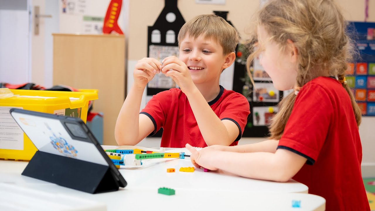 A Day at Maple Bear School  |  PL