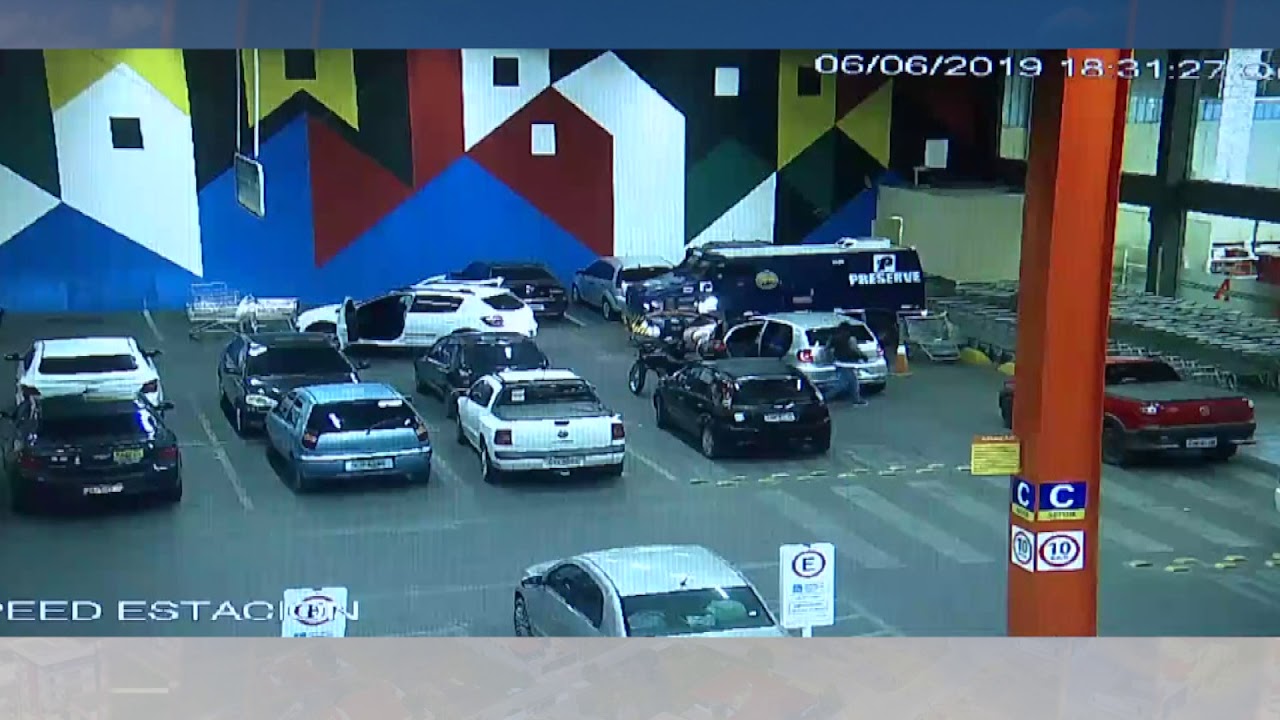 Vídeo mostra assalto a carro-forte em supermercado de Caruaru