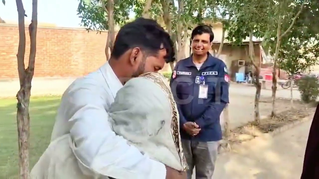 Пропавшая 15-летняя девушка найдена и воссоединилась с родителями в Пенджабе.