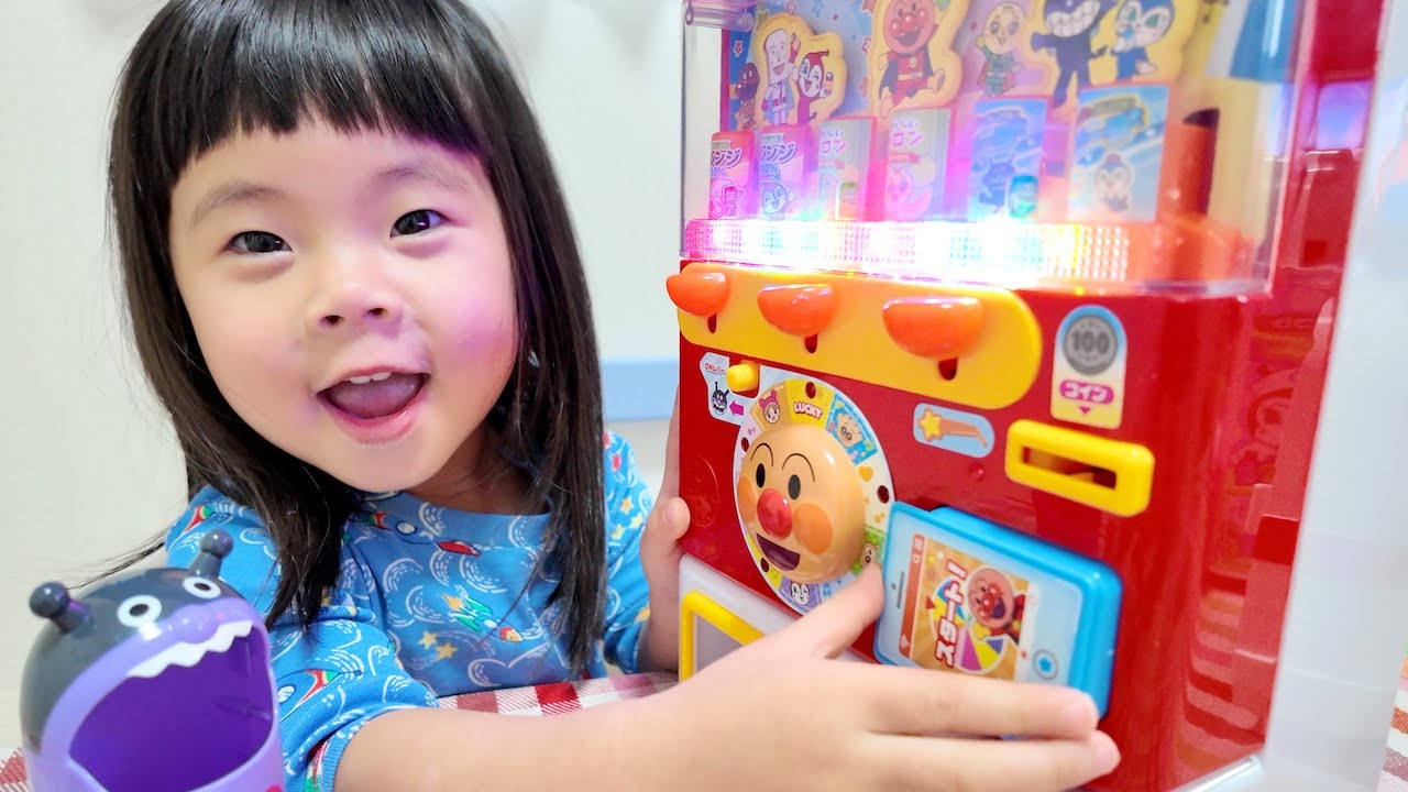 【アンパンマン】おもちゃの自販機でジュースを買おう！キラ★ピカ★イルミネーションDXでしーちゃんがごっこ遊び！キッズ 知育