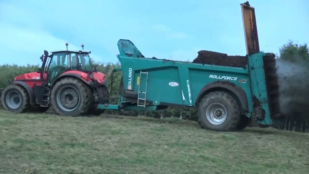 Epandage de fumier avec un ROLLAND ROLLFORCE  6118 et un SAME  FORTIS  210