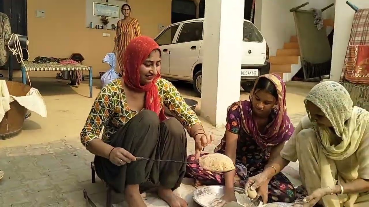 ਗੁੱਡੀ ਫ਼ੂਕਣ ਦੀਆ ਤਿਆਰੀਆ, ਮਿੱਠੀਆਂ ਰੋਟੀਆਂ ਬਣਾ ਰਹੇ ਹਨ,,,😂😎