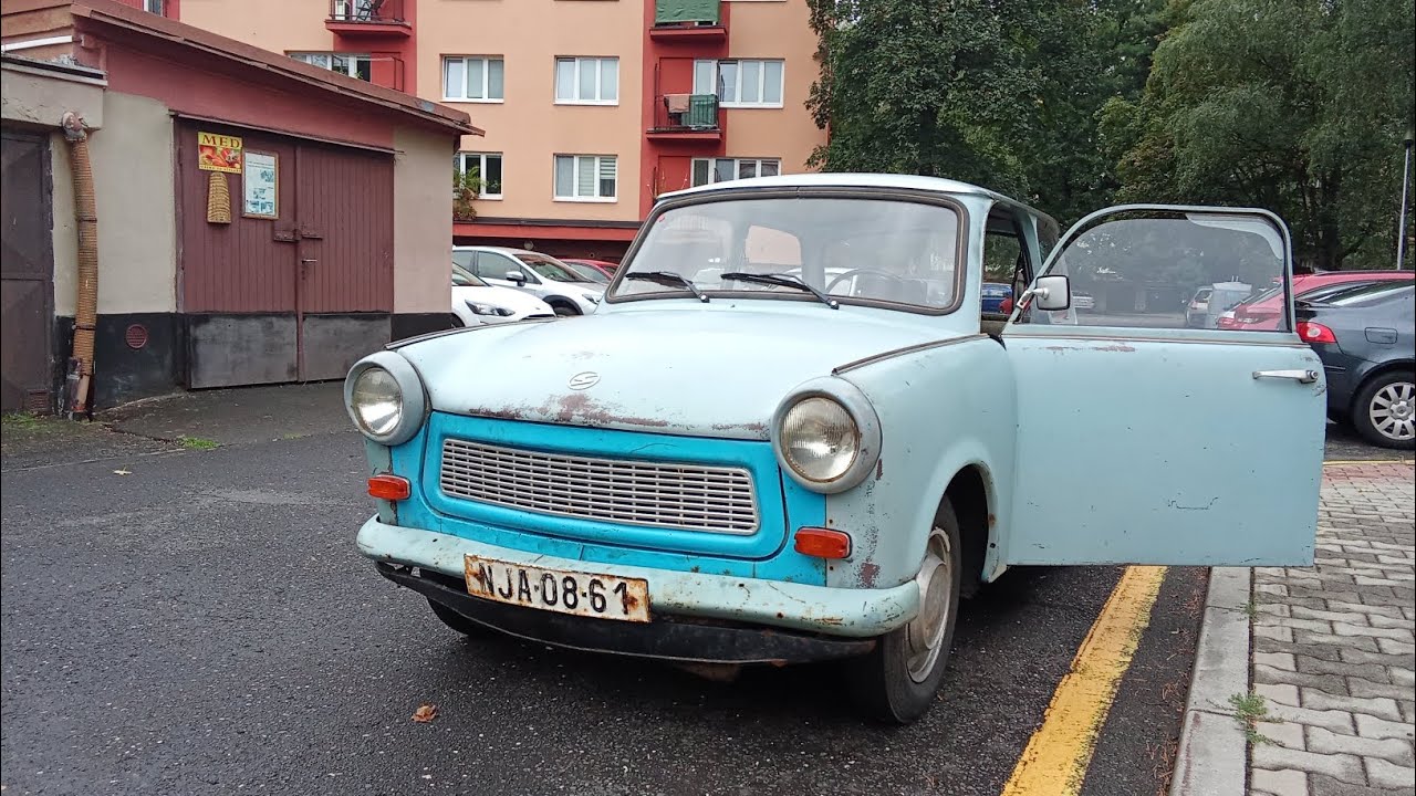 Trabant start, jízda, zvuk volnoběhu a výfuku 