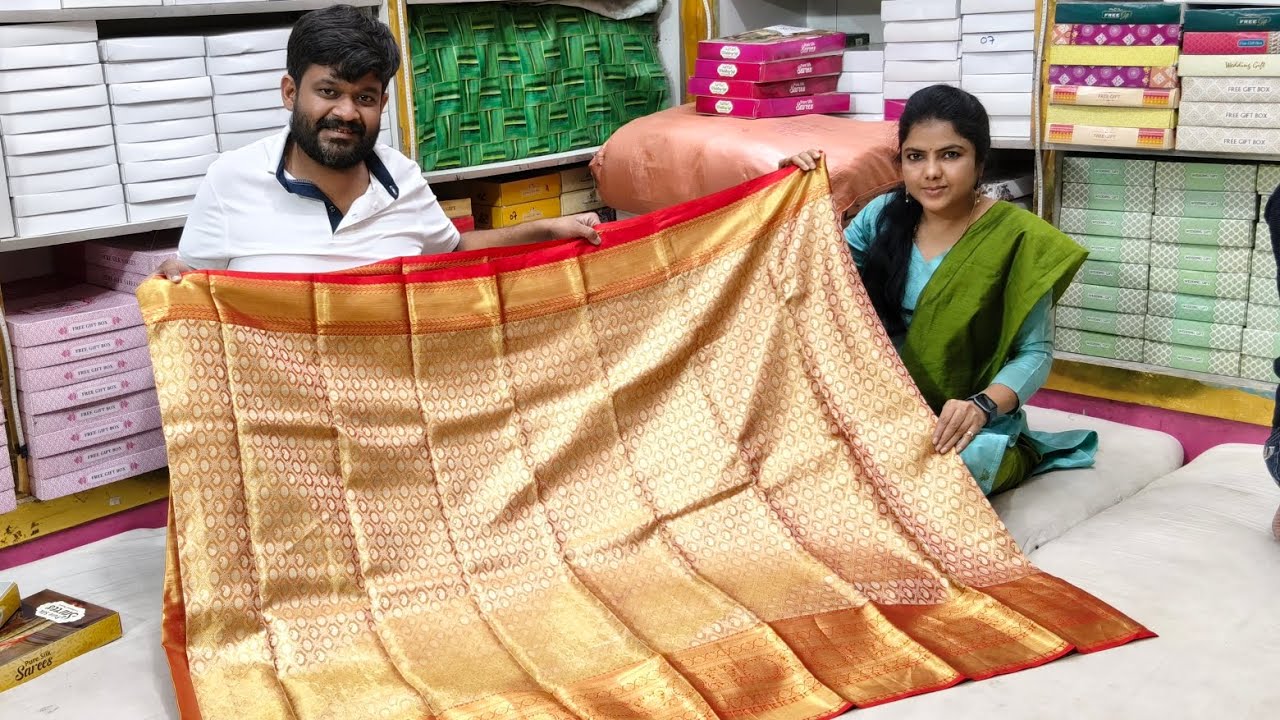 Society kanchi saree house : 9666973317