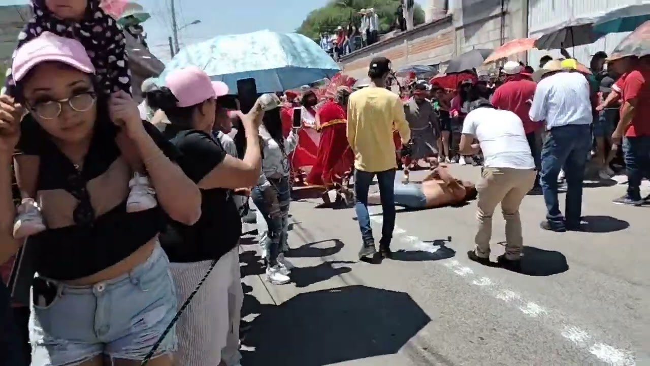 viacrucis en la comunidad de la valla totalmente en vivo