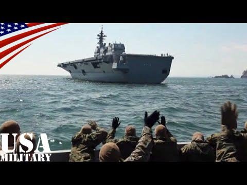 トモダチ作戦で護衛艦｢ひゅうが｣に手を振る米軍兵士 (3.11 東日本大震災)