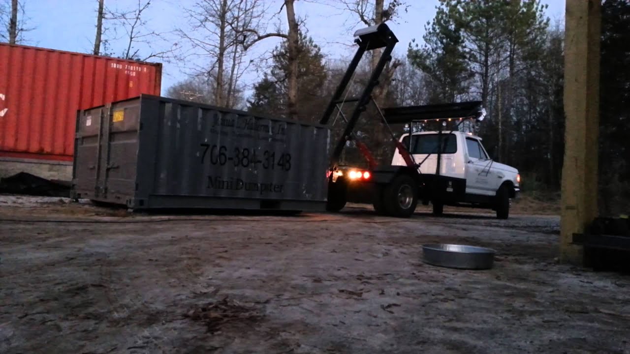 Small roll off truck