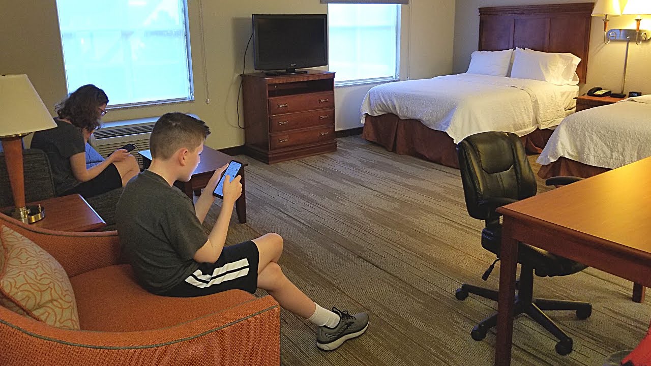 Hampton Inn & Suites Williamsburg Historic Area ROOM TOUR & Review