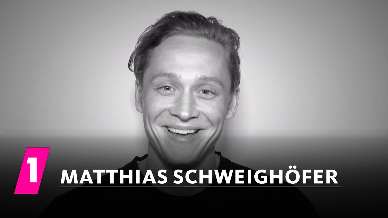 Matthias Schweighöfer im 1LIVE Fragenhagel | 1LIVE (English subtitles)