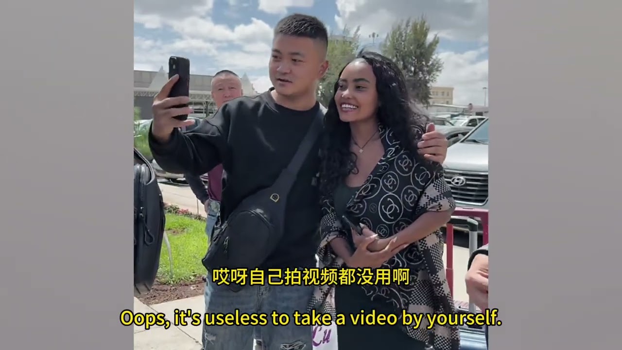 Rosa's brother-in-law picked up the plane and arrived at xiong er's father-in-law's home.