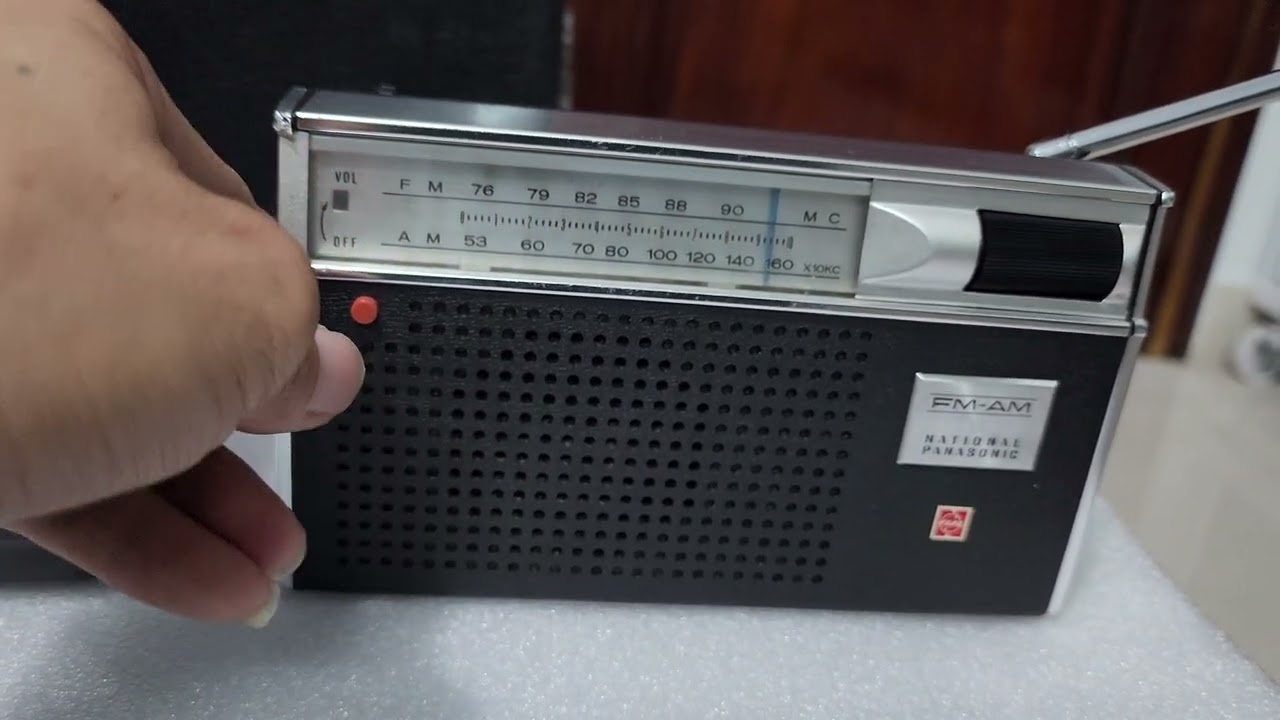 RADIO CỔ NATIONAL RF680 V&Agrave; SONY GI&Aacute; HỢP L&Yacute; FM ĐỀU FULL 108MHZ . ĐT: 0985928621