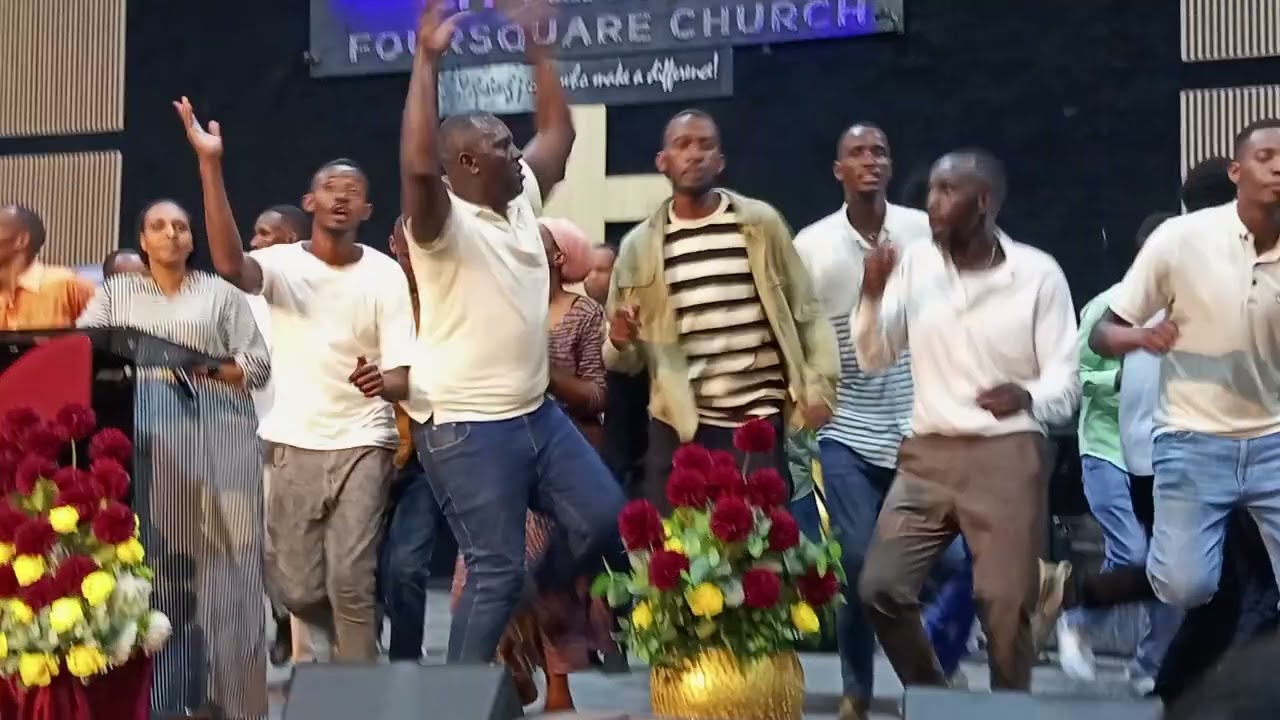 AGATATU FOUR SQUARE KIMIRONKO HABAYIBINTU BIDASANZWE MUZEMUREBE YESU NIMWIZA 🙌🏻🙌🏻🙌🏻😂😂🙏🏻🙏🏻🙏🏻🙏🏻🙏🏻👍🏻👍🏻