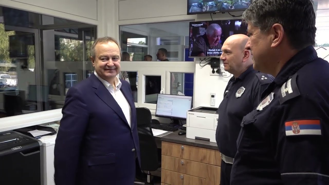Ministar Dačić posetio je danas PU u Suboticu kao i Vatrogasno-spasilački bataljon u ovom gradu