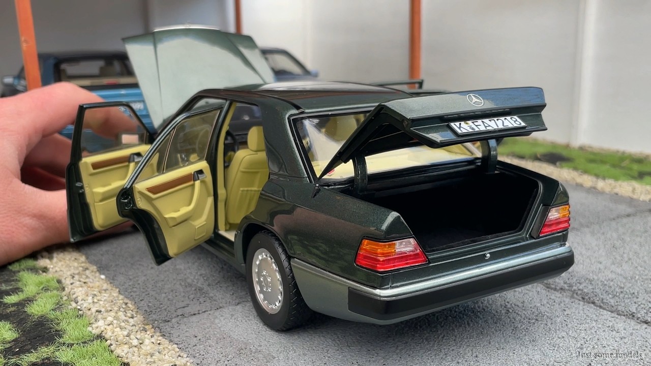 1:18 Mercedes-Benz W124 230E 1990, Night green metallic - Norev [Unboxing]