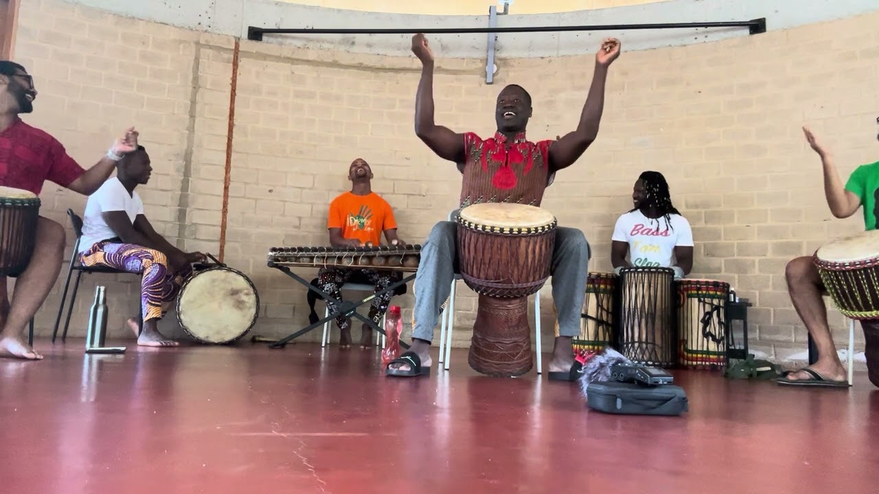 Babara Bangoura Fakoly-Sory Diabate-Bibiche Sambou Toure Fakoly & Mohamed DVD Cámara en India