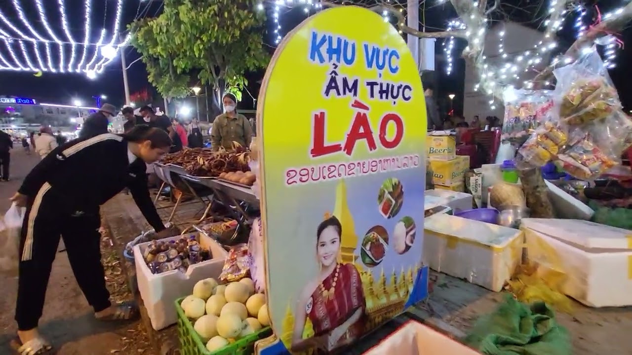 Phố đi bộ Nguyễn Huệ - Lao Bảo