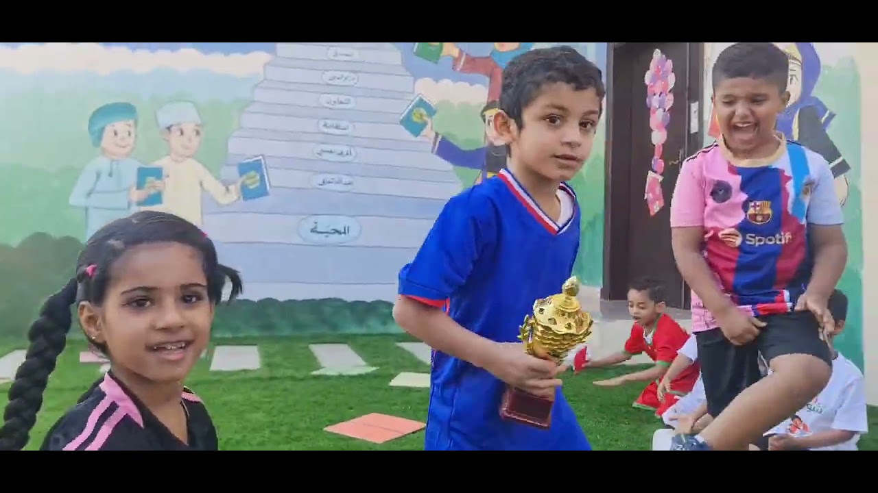 مدرسة ضياء الهدى (اليوم الرياضي)  مشاركة طلاب شعبة ٦ في اغنية مكاني 