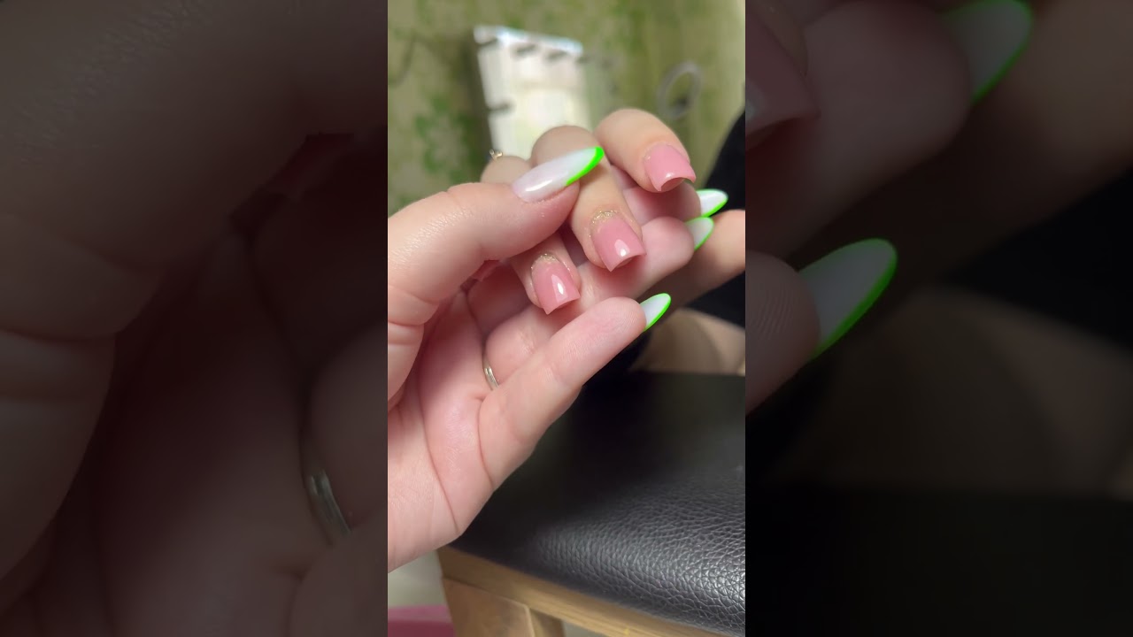 Пример того, что при наращивании ногтей всё тонко и изящно😍 inst: smaaginaaaail❤️