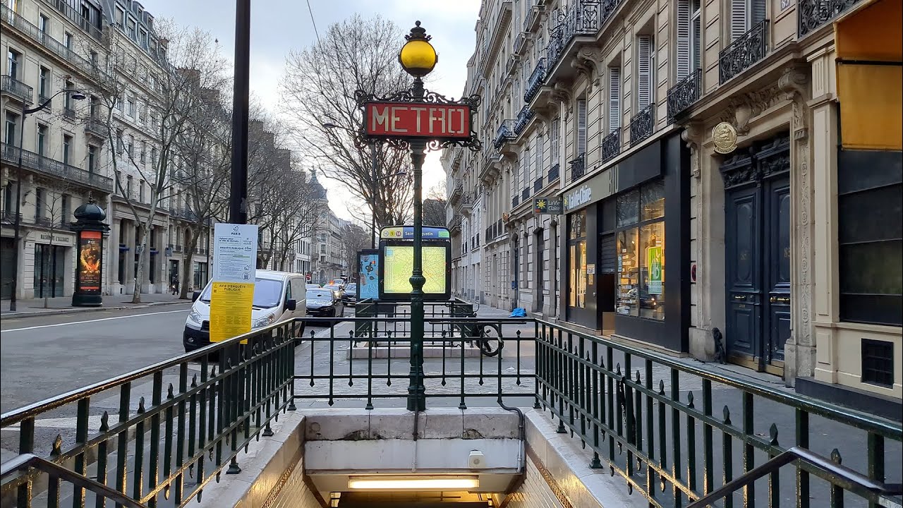 De Saint-Augustin à Opéra par les couloirs de correspondance du métro et du RER