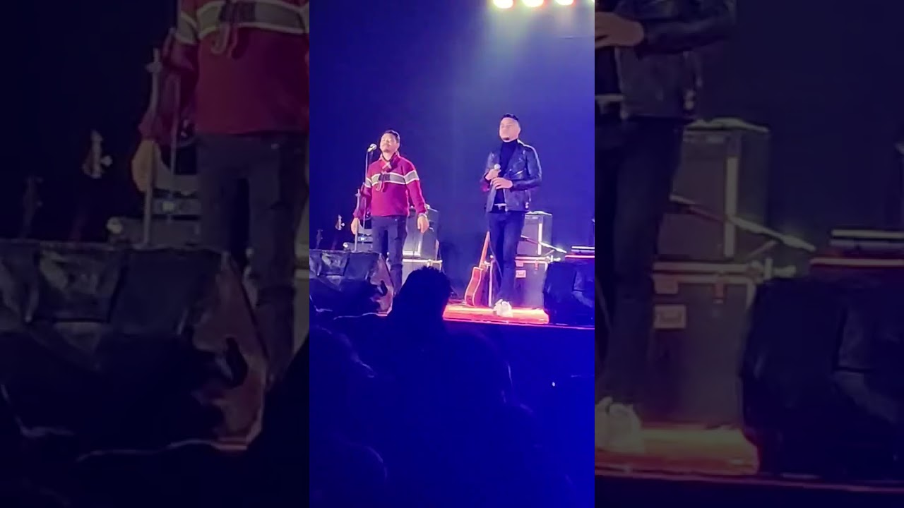 Live Performance At Umsning