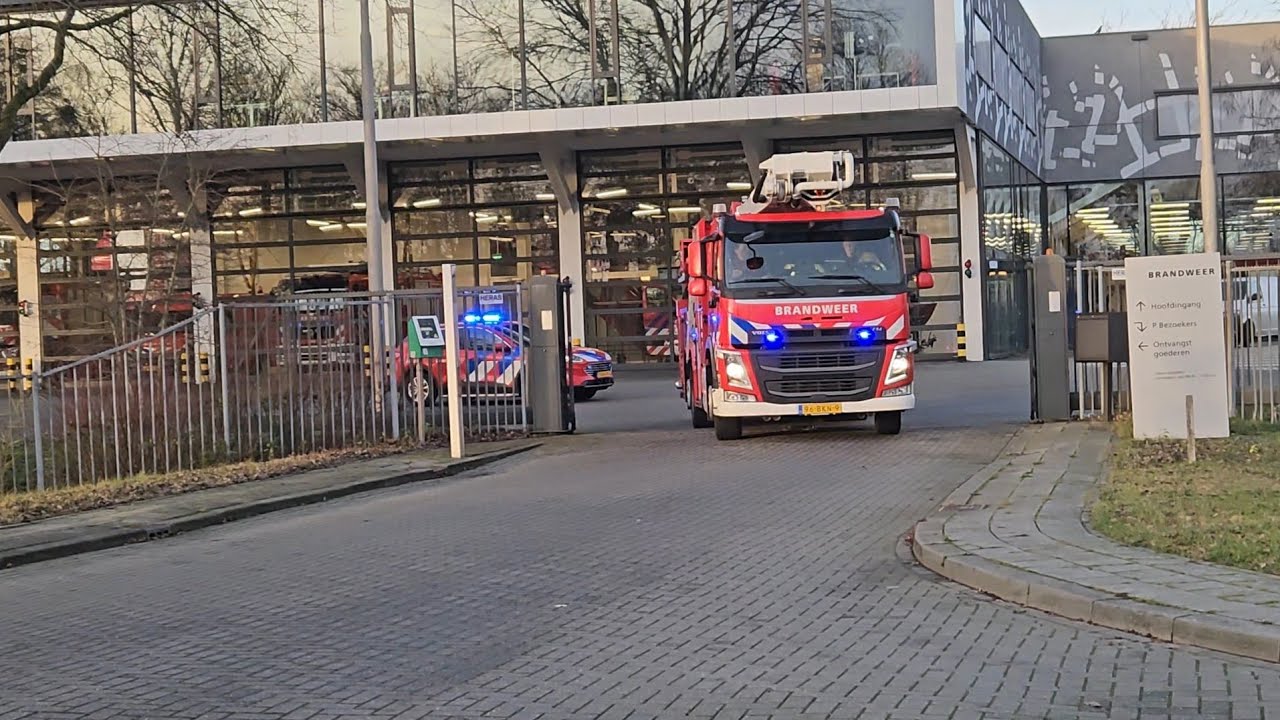 Meerdere Ambulance's , brandweer,s met spoed door Leeuwarden!