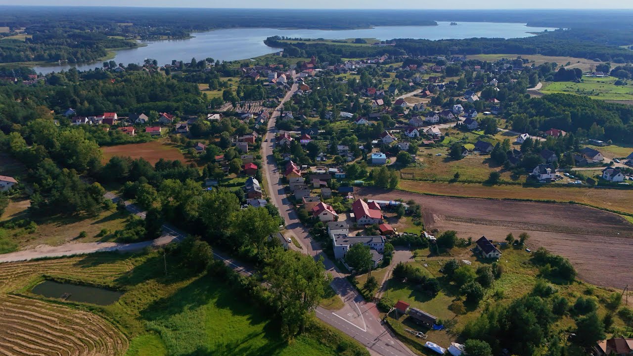 Osiek (powiat starogardzki) z lotu ptaka w 4k.