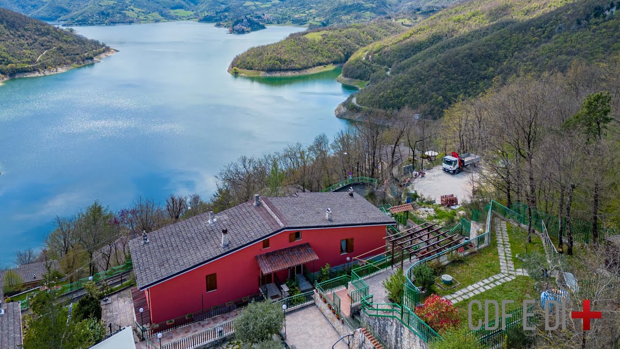 Visita dell'immobile|Rocca Sinibalda (RI), Italy| Villino con balcone giardino e terrazze vista lago