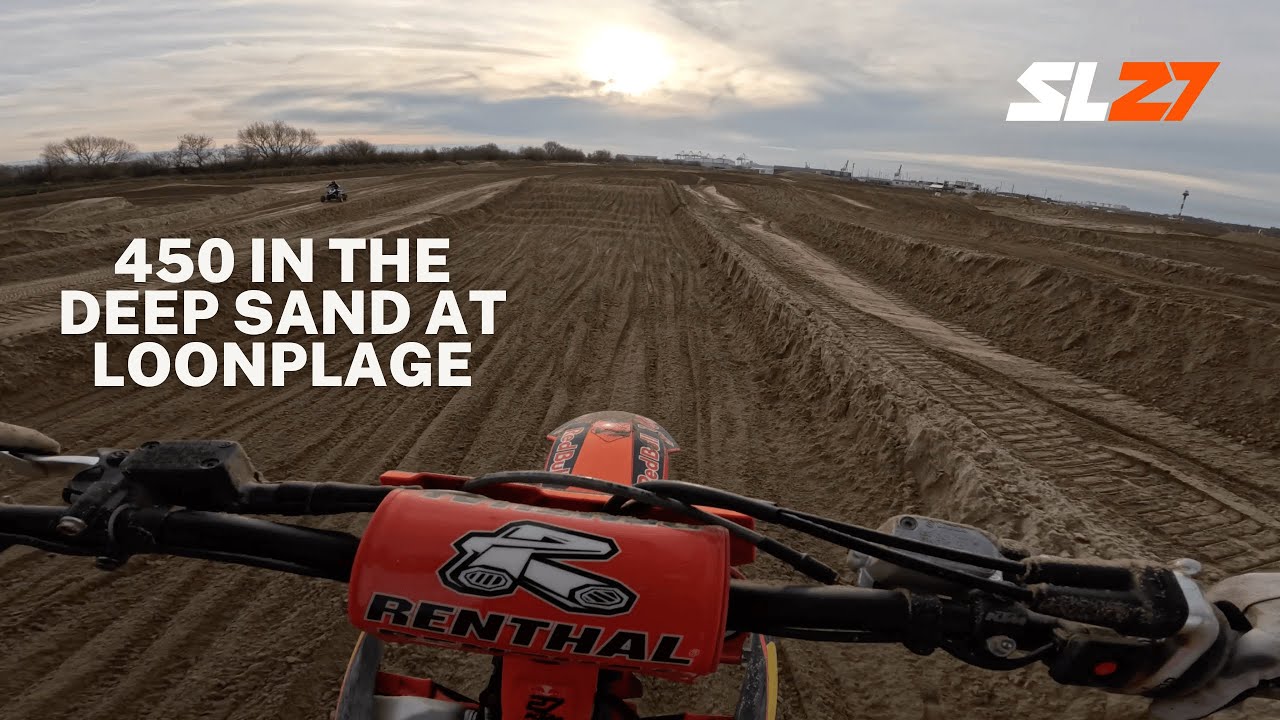 Riding the 450 in the deep sand of Loonplage I Simon Längenfelder