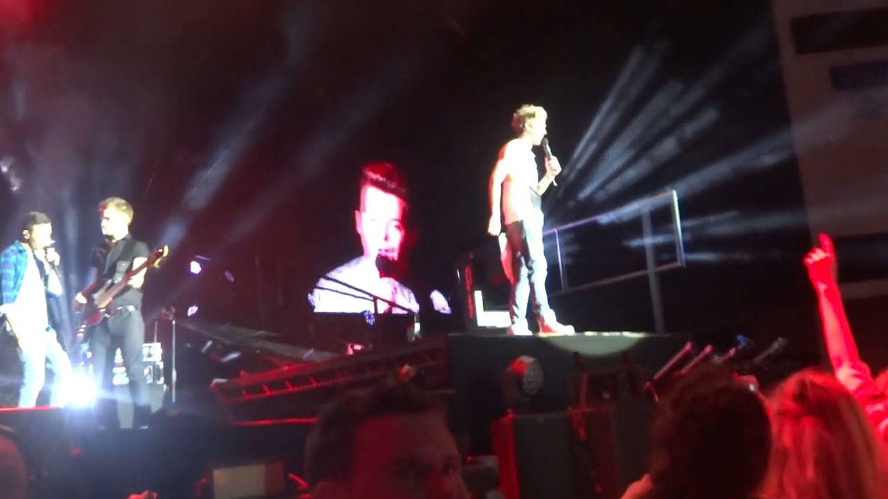 One Direction - What Makes You Beautiful - Cardiff