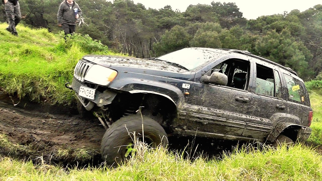 Jeep Grand Cherokee V8 in Waiuku Forest