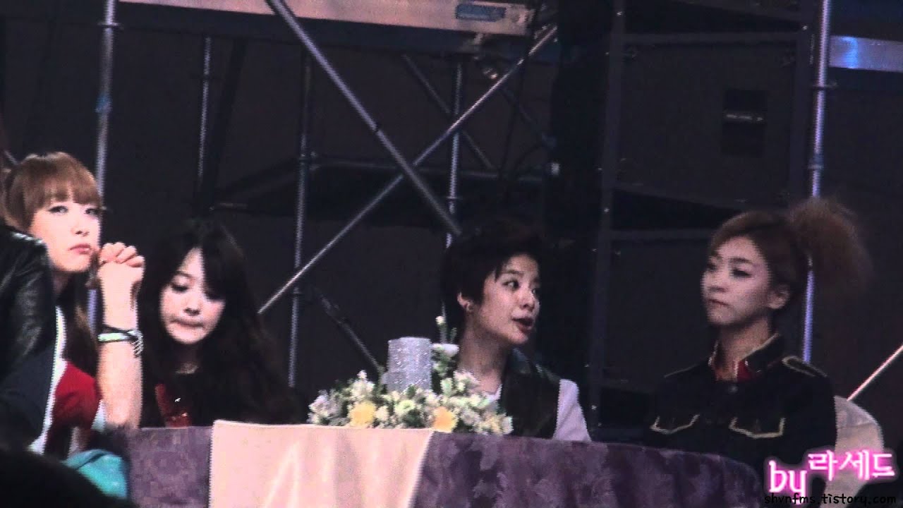 2011SBS가요대전 에프엑스 가수대기석 직캠
